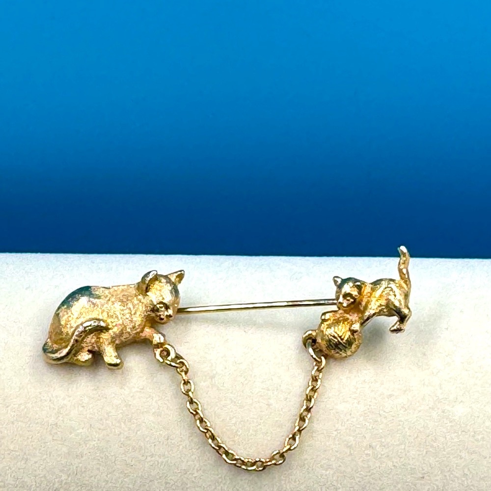 Gold Cats Playing With Yarn Brooch